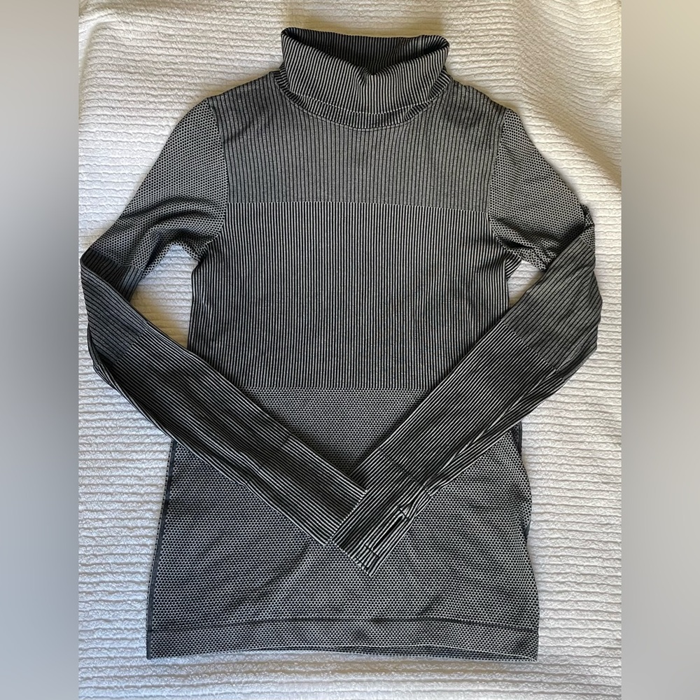 Athleta stretch turtleneck top, size Small